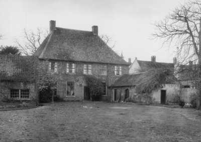 Foto van de Pastorie te Nuenen waar Vincent van Gogh woonde met zijn ouders van december 1883 tot maart 1885