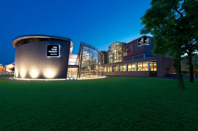 Photo of the museum building by night, by Jan Kees Steenman, 2018