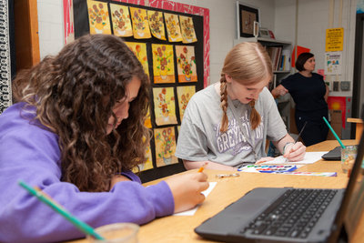 Students during the Heart for Art lesson at Meyerland Performing and Visual Arts Middle School, Houston ISD. Photo: Ali Asher