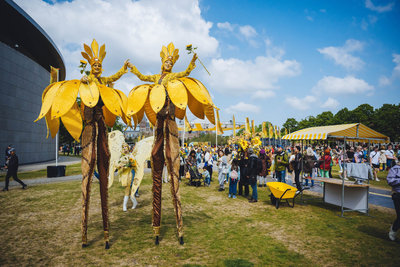 Medusa's World stilt walkers at the Sunflower Art Festival to celebrate the Van Gogh Museum's 50th anniversary on 2 June 2023. Photo: David Stegenga / Jelle Draper