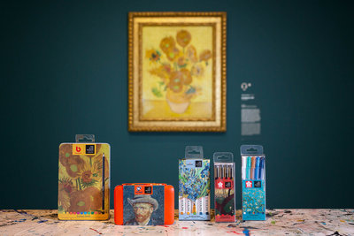 Royal Talens drawing materials in front of the painting Sunflowers by Vincent van Gogh